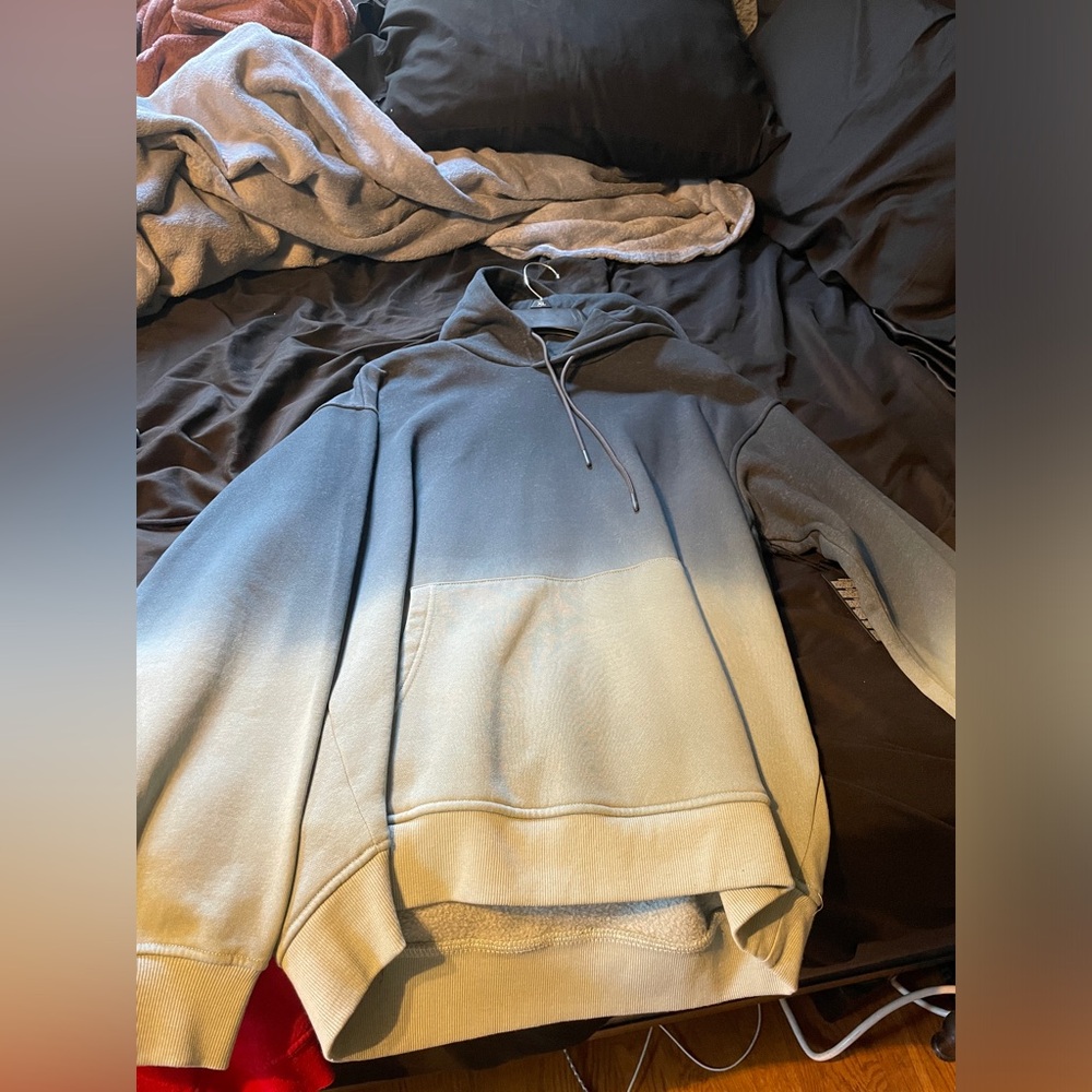 medium forever 21 half blue half gray hoodie